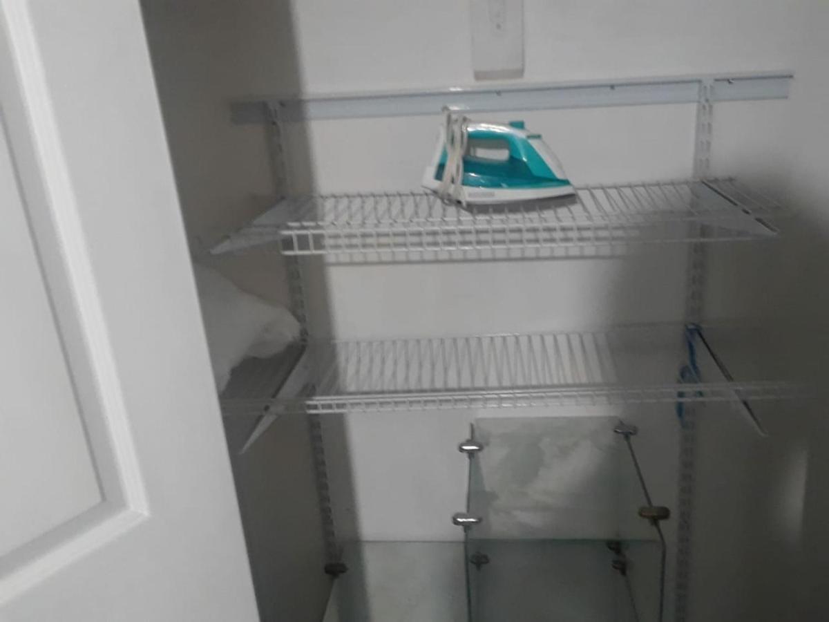 Snug Minimalist Full Bed With 50 Inch Smart Tv, Netflix, Airplay, Mini-Fridge, And 500 Mbps Wifi Near Fiu, Dolphin Mall, Airport マイアミ エクステリア 写真