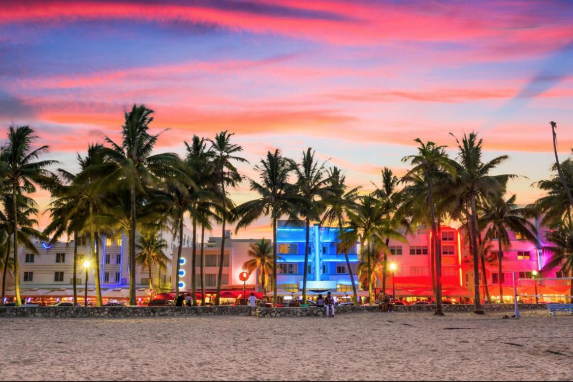 Snug Minimalist Full Bed With 50 Inch Smart Tv, Netflix, Airplay, Mini-Fridge, And 500 Mbps Wifi Near Fiu, Dolphin Mall, Airport マイアミ エクステリア 写真